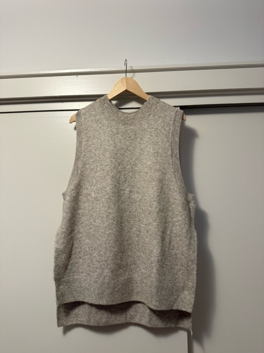 H&M Sleeveless Crew Neck Knit Vest